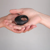 Je Joue Mio Anillo Vibrador de Silicona para el Pene Recargable Negro